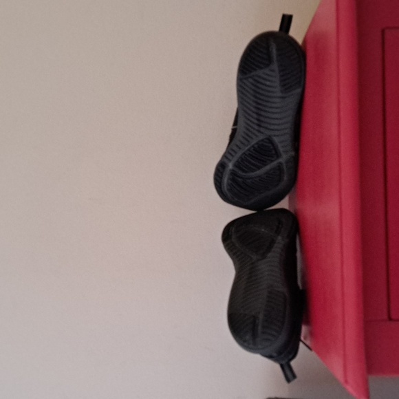 New Balance Running Shoes - Picture 4 of 6